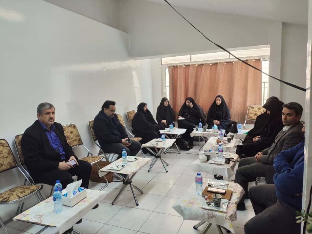 جلسه مدیران در مدرسه علامه شعرانی